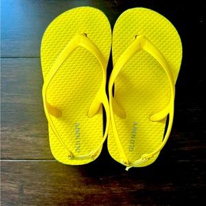 Toddler size 10 little kids flip flops in bright yellow